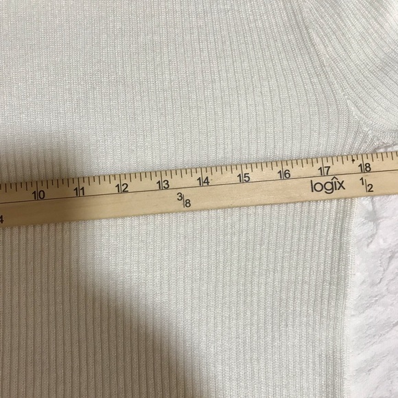 The Damon Turtle Long Sleeve Turtleneck Top Women’s Size XL Color Beige Pullover - Picture 8 of 13